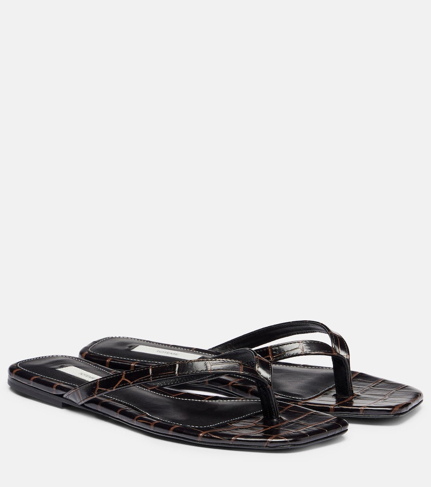Toteme Croc-effect leather thong sandals in Brown - Flat Sandals