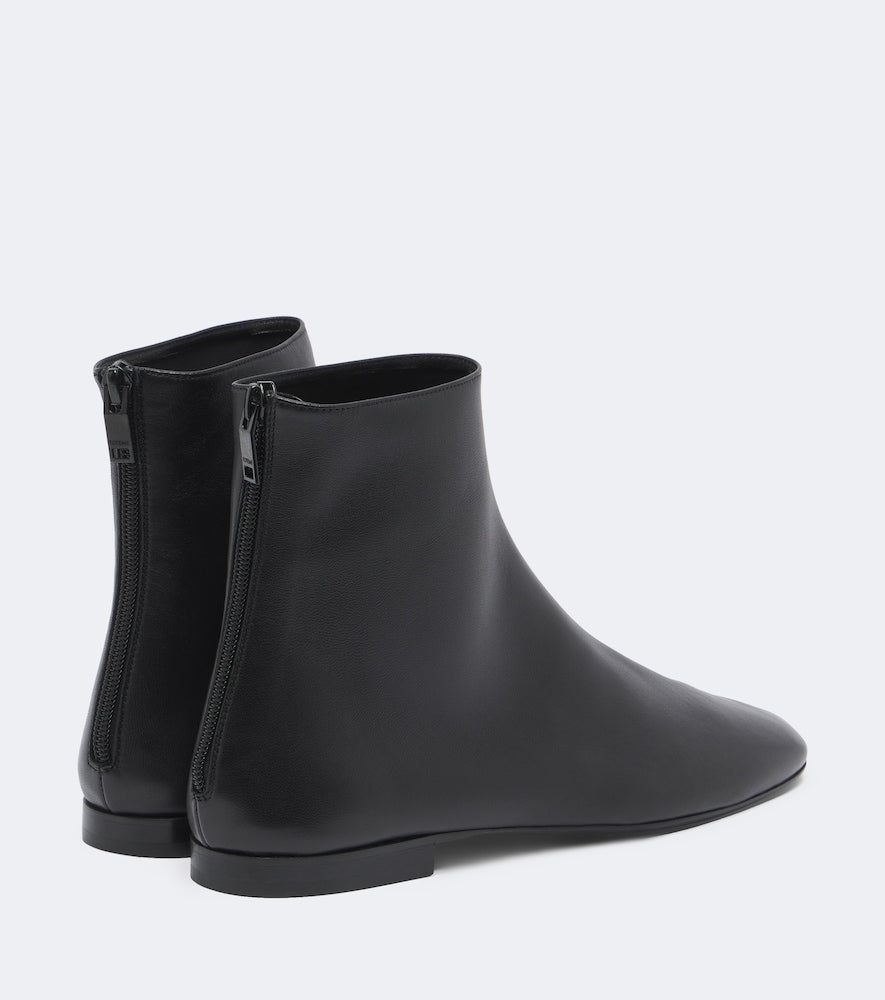 Toteme Leather ankle boots in Black - Flat Boots
