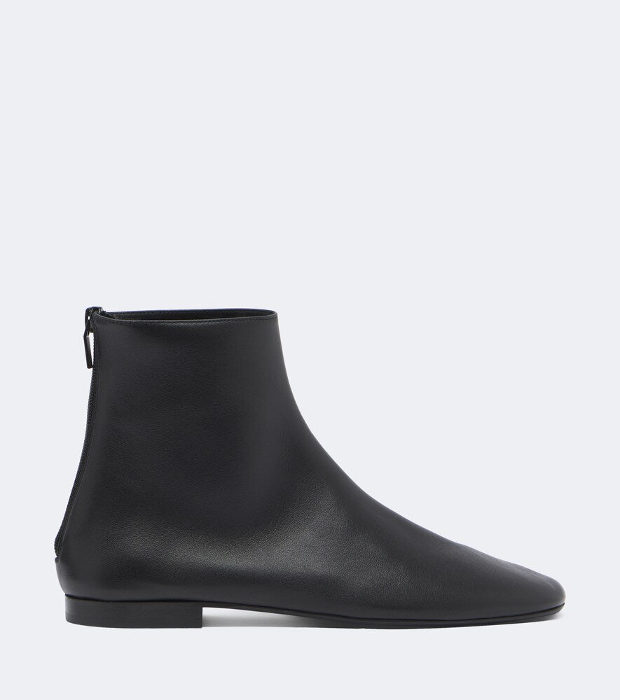 Toteme Leather ankle boots in Black - Flat Boots