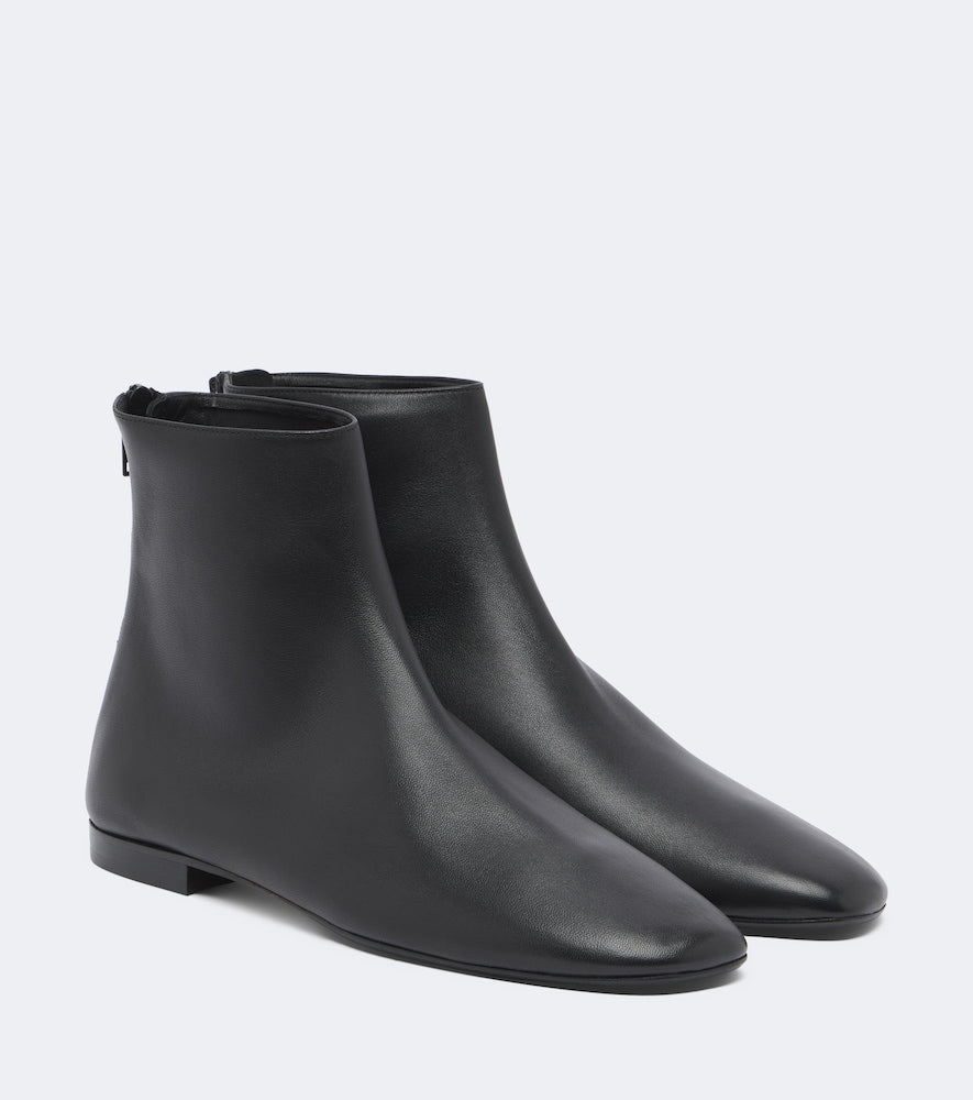 Toteme Leather ankle boots in Black - Flat Boots