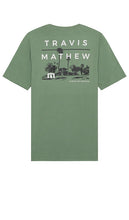 TravisMathew Greenway Trail Tee in Green - TravisMathew Greenway Trail - T-shirt vert - TravisMathew Greenway Trail 绿色 T 恤 - TravisMathew Greenway Trail T-Shirt in Grün - TravisMathew Greenway 트레일 티셔츠 - Maglietta TravisMathew Greenway Trail in verde