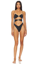 Tropic of C Front Cutout One Piece in Black - Tropic of C - Une pièce découpée sur le devant en noir - Tropic of C 正面镂空一件黑色 - Tropic of C Einteiler mit Frontausschnitt in Schwarz - Tropic of C 프론트 컷아웃 원피스 블랙 색상 - Tropic of C. Taglio frontale in nero