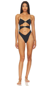 Tropic of C Front Cutout One Piece in Black - Tropic of C - Une pièce découpée sur le devant en noir - Tropic of C 正面镂空一件黑色 - Tropic of C Einteiler mit Frontausschnitt in Schwarz - Tropic of C 프론트 컷아웃 원피스 블랙 색상 - Tropic of C. Taglio frontale in nero