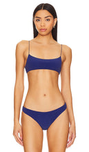 Tropic of C The C Bralette Bikini Top in Navy - Tropic of C Haut de bikini brassière The C en bleu marine - Tropic of C 海军蓝 C 文胸比基尼上衣 - Tropic of C The C Bralette-Bikinioberteil in Marineblau - Tropic of C The C 브라렛 비키니 탑 네이비 색상 - Tropic of C Top bikini a bralette The C in blu marino