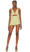 Tularosa Briony Romper in Green - Combishort Tularosa Briony en vert - Tularosa Briony 绿色连衣裤 - Tularosa Briony Strampler in Grün - Tularosa Briony 롬퍼 - Tutina Tularosa Briony in verde