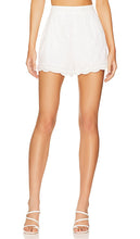 Tularosa Cara Shorts in White - Short Tularosa Cara en blanc - Tularosa Cara 白色短裤 - Tularosa Cara Shorts in Weiß - Tularosa Cara 쇼츠화이트 색상 - Pantaloncini Tularosa Cara in bianco