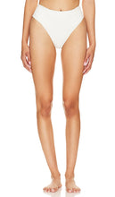 Tularosa Everly High Waist Bottom in Ivory - Bas taille haute Tularosa Everly en ivoire - Tularosa Everly 象牙色高腰底裤 - Tularosa Everly High Waist Bottom in Elfenbein - Tularosa Everly 하이웨이스트 하의 아이보리 색상 - Pantaloni a vita alta Tularosa Everly in avorio