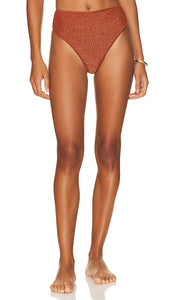 Tularosa Juno High Waist Bottom in Metallic Copper - Bas taille haute Tularosa Juno en cuivre métallisé - Tularosa Juno 金属铜色高腰底裤 - Tularosa Juno-Hosen mit hoher Taille in Metallic-Kupfer - 메탈릭 코퍼 소재의 Tularosa Juno 하이 웨이스트 하의 - Slip a vita alta Tularosa Juno in Rame Metallizzato