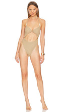 Tularosa Laya One Piece in Tan - Tularosa Laya une pièce en beige - Tularosa Laya 一件 棕褐色 - Tularosa Laya Einteiler in Hellbraun - Tularosa LAYA 원피스 - Costume intero Tularosa Laya color marrone chiaro