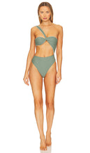 Tularosa Odella One Piece in Olive - Tularosa Odella une pièce en olive - Tularosa Odella 橄榄色一件 - Tularosa Odella Einteiler in Oliv - Tularosa Odella 원피스 올리브 색상 - Tularosa Odella Costume intero in Oliva