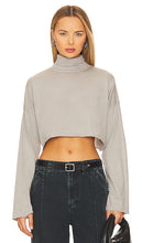 Tularosa x Lindsi Lane Green Terese Top in Grey - Tularosa x Lindsi Lane - Haut Terese vert en gris - Tularosa x Lindsi Lane 绿色 Terese 灰色上衣 - Tularosa x Lindsi Lane Grünes Terese-Oberteil in Grau - Tularosa x Lindsi Lane 그린 테레즈 탑 그레이 색상 - Top Terese verde Tularosa x Lindsi Lane in grigio