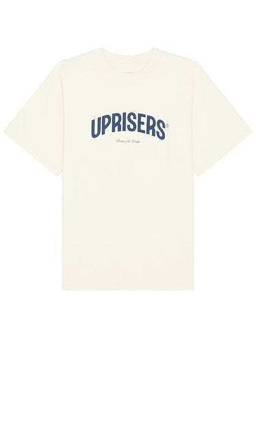 UPRISERS Made in NYC Tee in Beige - T-shirt UPRISERS Made in NYC en beige - UPRISERS Made in NYC 米色 T 恤 - UPRISERS Made in NYC T-Shirt in Beige - UPRISERS Made in NYC 티셔츠 베이지 색상 - UPRISERS T-shirt Made in NYC in beige