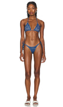 Understated Leather Bootscoot Bikini Set in Blue - Ensemble bikini Bootscoot en cuir sobre en bleu - 低调蓝色皮革靴子比基尼套装 - Dezentes Bootscoot-Bikini-Set aus Leder in Blau - 절제된 가죽 부츠쿠트 비키니 세트 블루 색상 - Set bikini bootscoot in pelle sobrio in blu