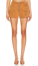 Understated Leather Sugar Suede Shorts in Tan - Short en suède de sucre en cuir discret en beige - 低调黄褐色糖色绒面革皮革短裤 - Dezente Sugar-Wildleder-Shorts aus Leder in Hellbraun - 절제된 가죽 슈가 스웨이드 탠 색상 쇼츠 - Pantaloncini sobri in pelle scamosciata color zucchero in marrone chiaro
