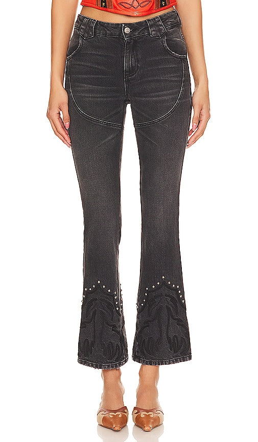 Understated Leather Western Stretch Jeans in Black - Jean Western Stretch sobre en cuir noir - 低调黑色皮革西部弹力牛仔裤 - Dezente Western-Stretchjeans aus Leder in Schwarz - 절제된 가죽 웨스턴 스트레치 진블랙 색상 - Jeans elasticizzati western in pelle sobria in nero
