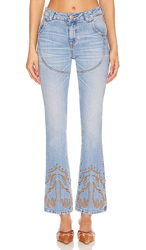 Understated Leather Western Stretch Jeans in Blue - Jean Western Stretch en Cuir Sobre en Bleu - 低调蓝色皮革西部弹力牛仔裤 - Dezente Western-Stretchjeans aus Leder in Blau - 절제된 가죽 웨스턴 스트레치 진 블루 색상 - Jeans western elasticizzati in pelle sobria in blu