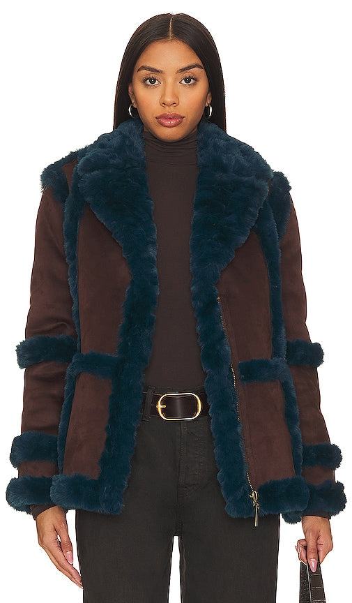 Unreal Fur Gate Keeper Jacket in Chocolate - Veste Unreal Fur Gate Keeper en chocolat - Unreal 巧克力色毛皮 Gate Keeper 夹克 - Unreal Fur Gate Keeper Jacke in Schokolade - Unreal Fur Gate Keeper 재킷 - Giacca da custode del cancello in pelliccia irreale in cioccolato