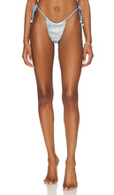 VDM Astro Reversible Bikini Bottom in Baby Blue - Bas de bikini réversible VDM Astro en bleu bébé - VDM Astro 淡蓝色双面比基尼泳裤 - VDM Astro Wende-Bikinihose in Babyblau - VDM Astro 리버서블 비키니 하의 베이비 블루 색상 - Slip bikini reversibile VDM Astro in celeste