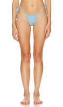 VDM Marley Side Tie Bottom in Baby Blue - Bas à nouer sur le côté VDM Marley en bleu bébé - VDM Marley 淡蓝色侧系带底裤 - VDM Marley Side Tie Tie Bottom in Babyblau - VDM Marley 사이드 타이 하의 - Pantaloni VDM Marley con laccetti laterali in celeste