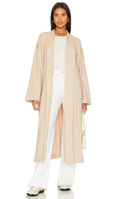 Velvet by Graham & Spencer Patricia Duster in Beige - Velours par Graham & Spencer Patricia Duster en beige - Graham & Spencer Patricia 米色 Velvet Duster - Samt von Graham & Spencer Patricia Duster in Beige - Graham & Spencer Patricia Duster의 벨벳 베이지 색상 - Velluto di Graham & Spencer Patricia Duster in beige