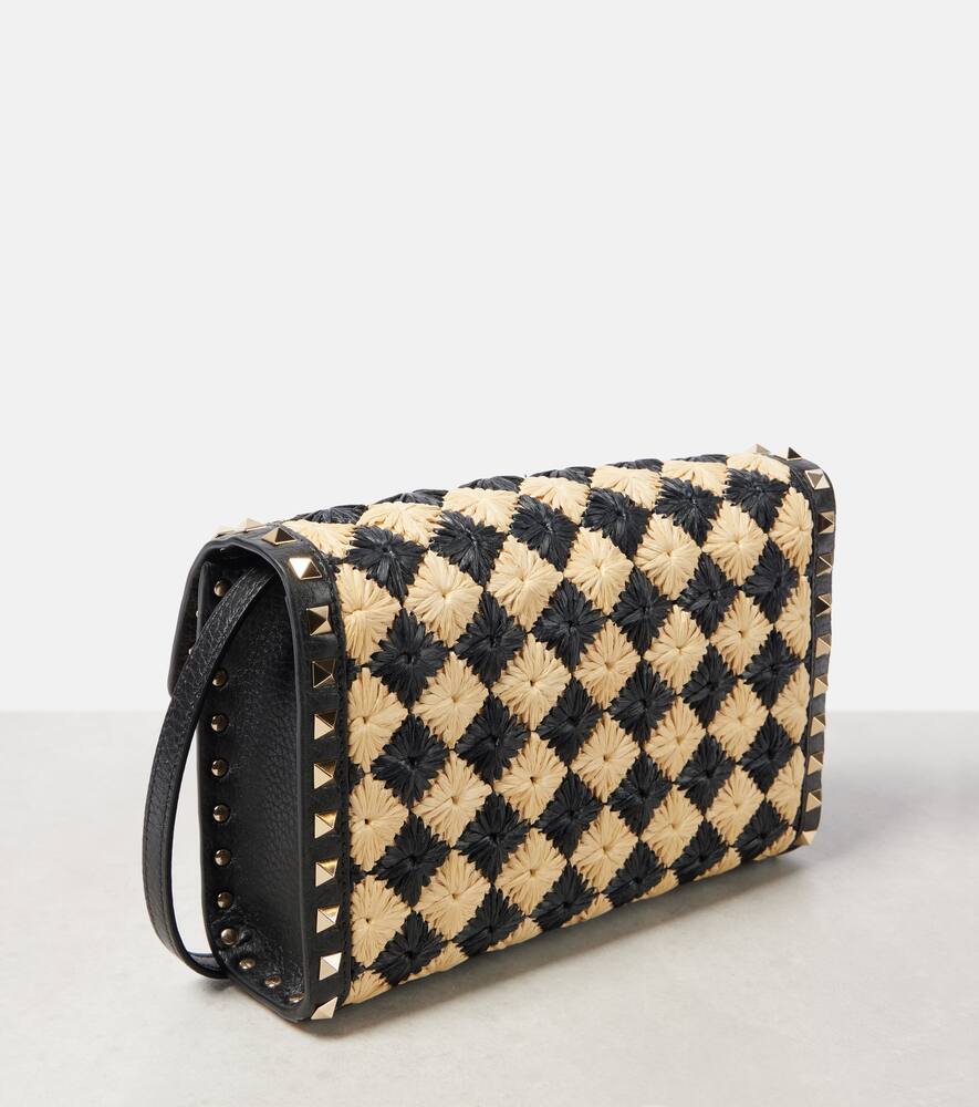 Valentino Garavani Rockstud Small raffia-effect shoulder bag