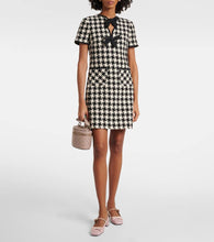 Valentino Garavani Rockstud Spike Small leather vanity bag