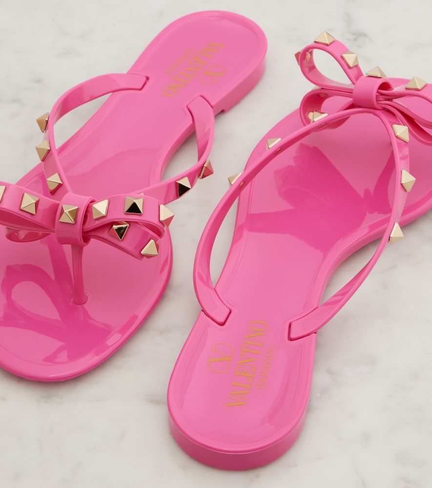 Valentino Garavani Rockstud bow-detail thong sandals