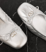 Valentino Garavani VLogo Signature leather ballet flats