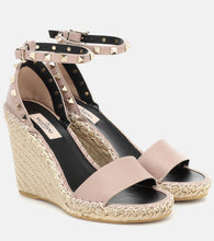 Valentino Garavani Valentino Garavani Rockstud Double leather wedge espadrilles - Valentino Garavani Valentino Garavani Rockstud 双皮革坡跟草编鞋