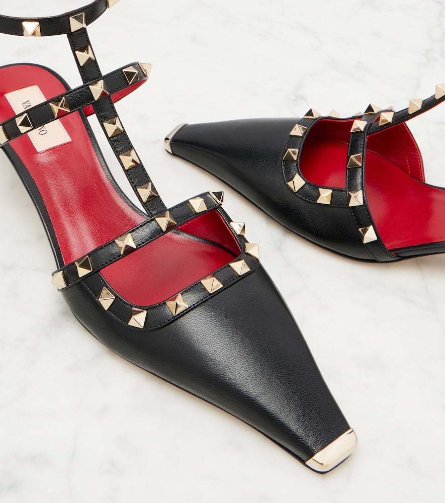 Valentino Garavani Rockstud leather pumps in Black - Mid Heel Pumps