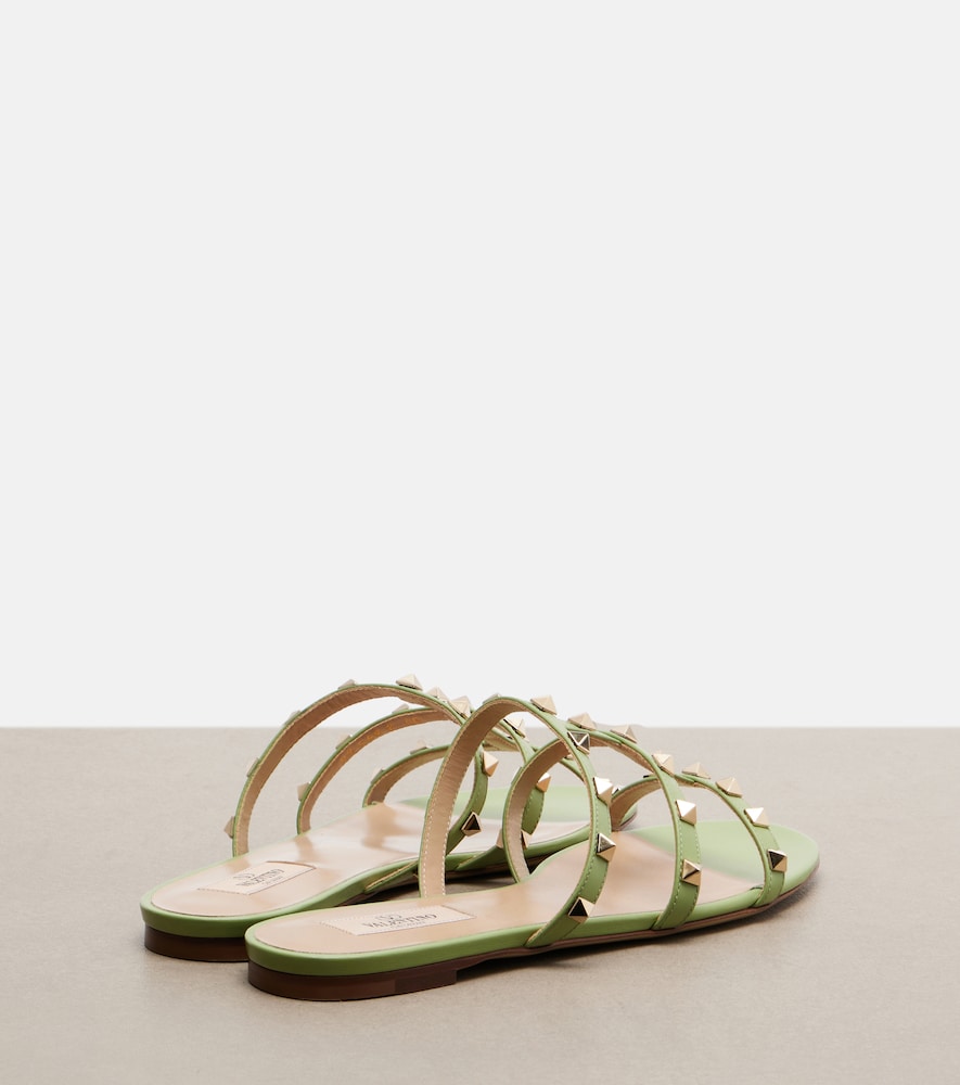 Valentino Garavani Rockstud leather sandals in Green - Slides
