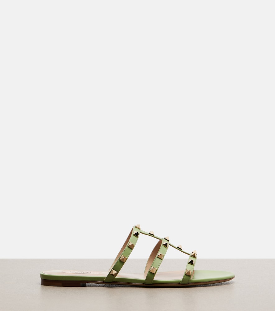 Valentino Garavani Rockstud leather sandals in Green - Slides