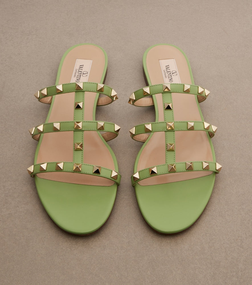 Valentino Garavani Rockstud leather sandals in Green - Slides