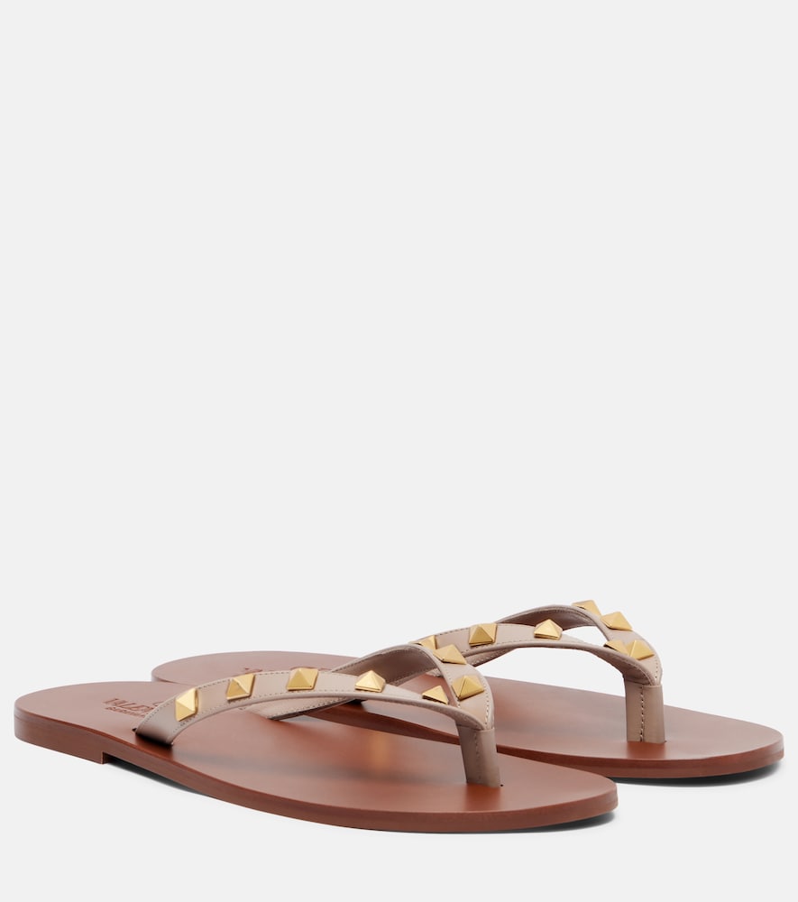 Beige Valentino Garavani Rockstud leather thong sandals - Flat Sandals
