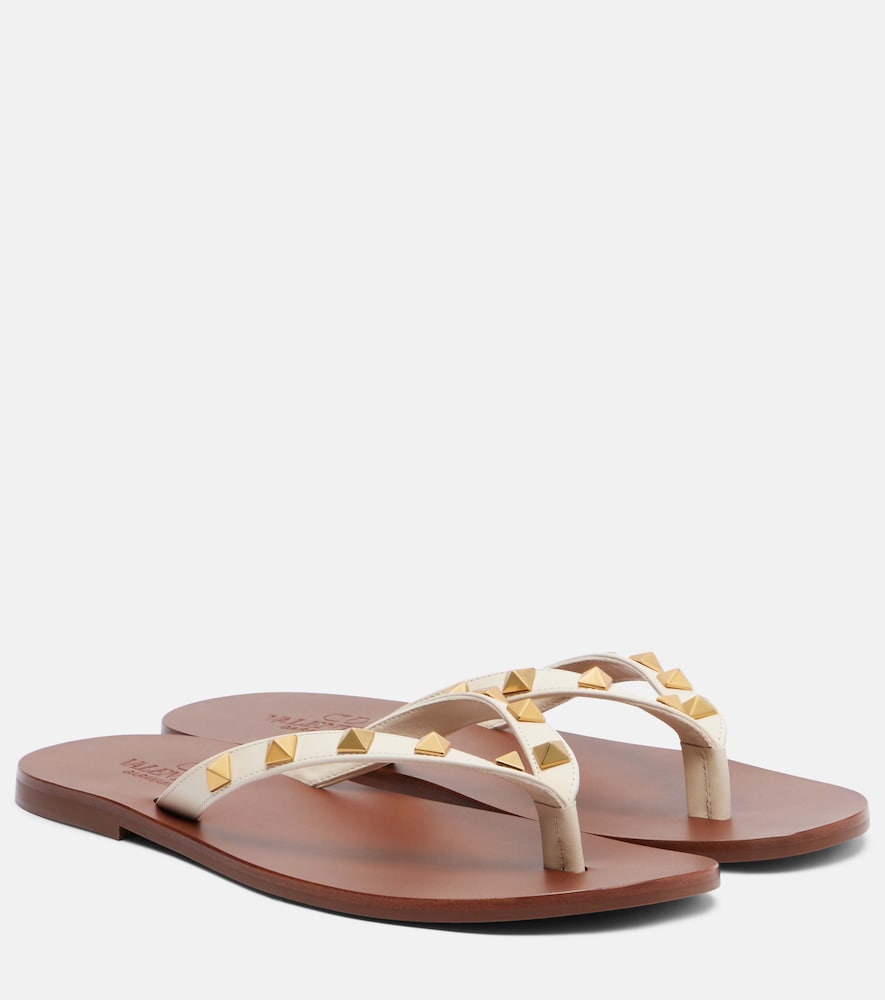 Valentino Garavani Rockstud leather thong sandals - White Flat Sandals