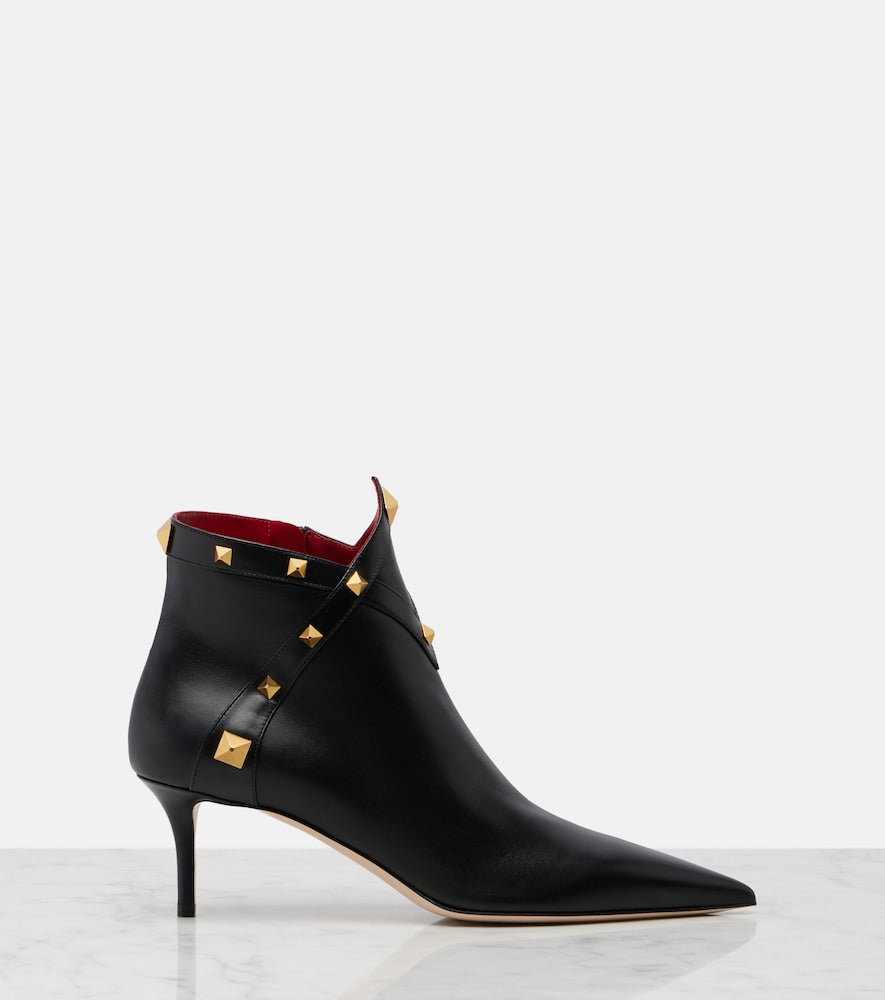 Valentino Garavani Studdy leather ankle boots in Black - Mid Heels