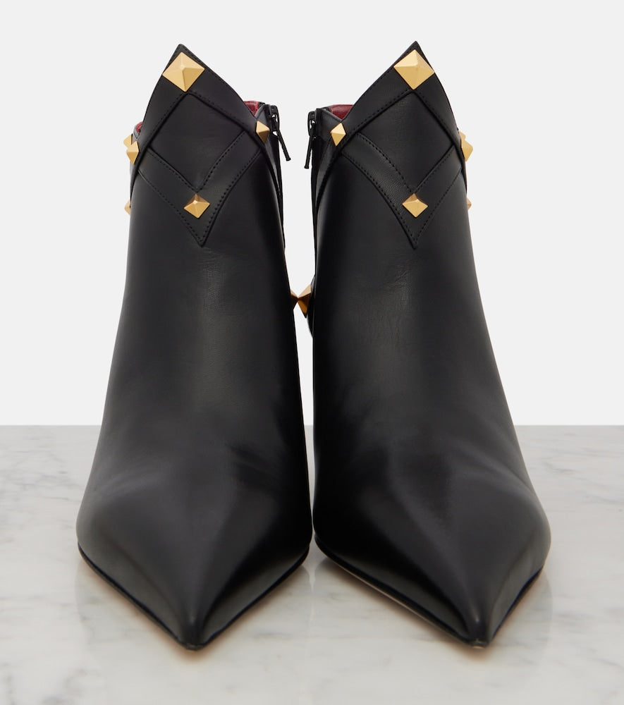 Valentino Garavani Studdy leather ankle boots in Black - Mid Heels