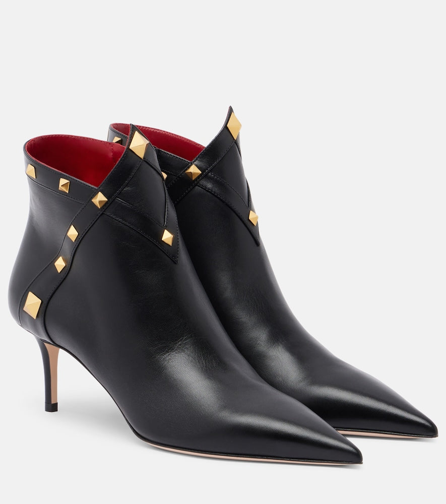 Valentino Garavani Studdy leather ankle boots in Black - Mid Heels