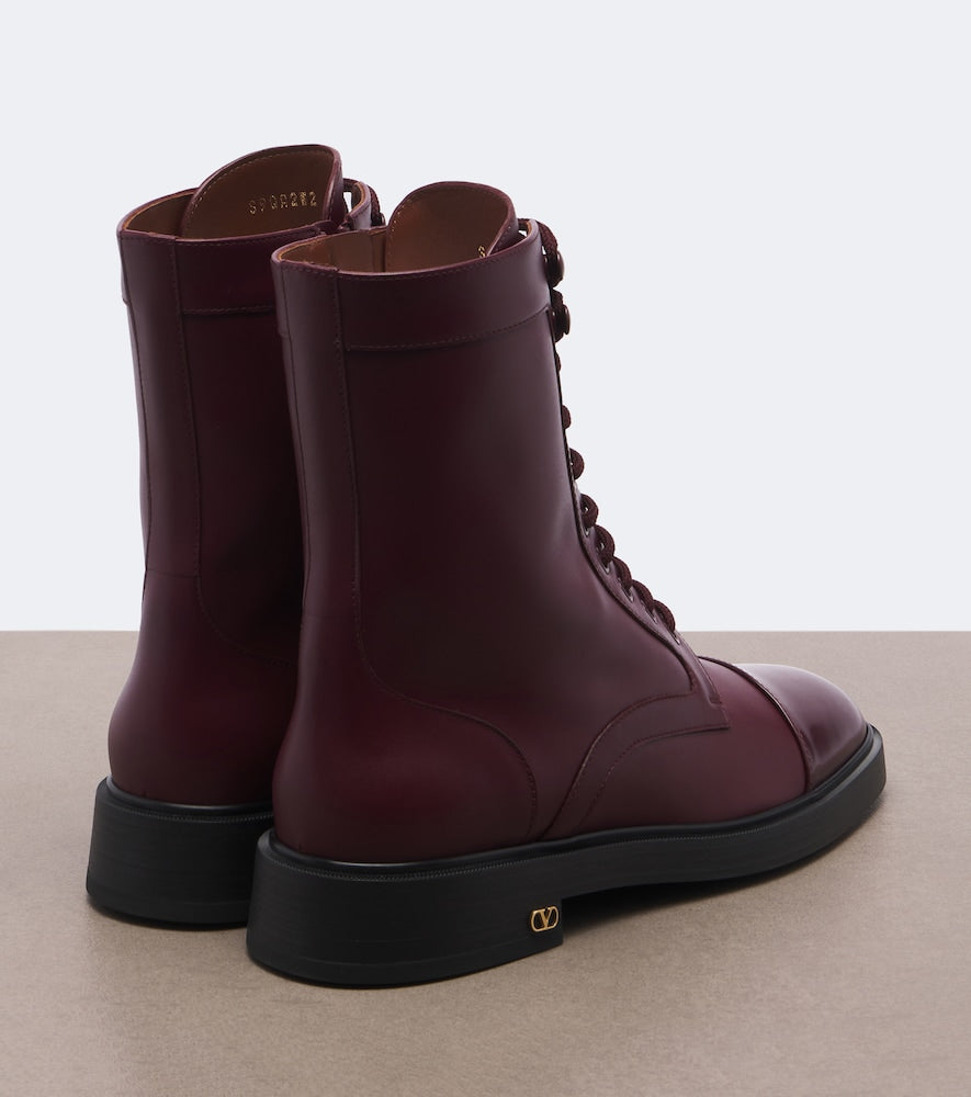 Valentino Garavani VLogo lace-up leather combat boots in Burgundy - Flat Boots