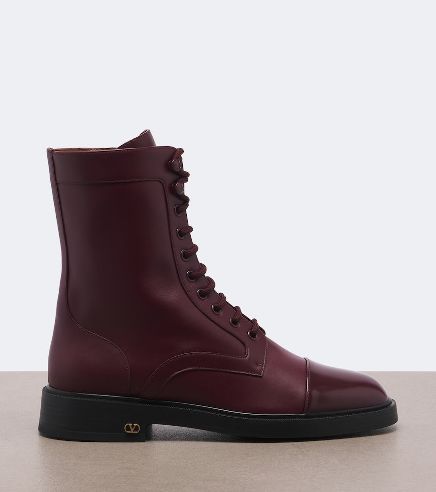 Valentino Garavani VLogo lace-up leather combat boots in Burgundy - Flat Boots