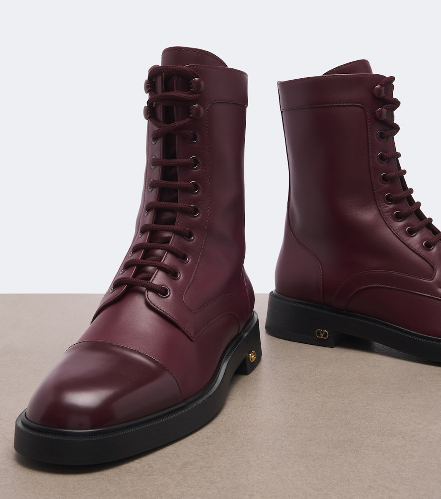 Valentino Garavani VLogo lace-up leather combat boots in Burgundy - Flat Boots