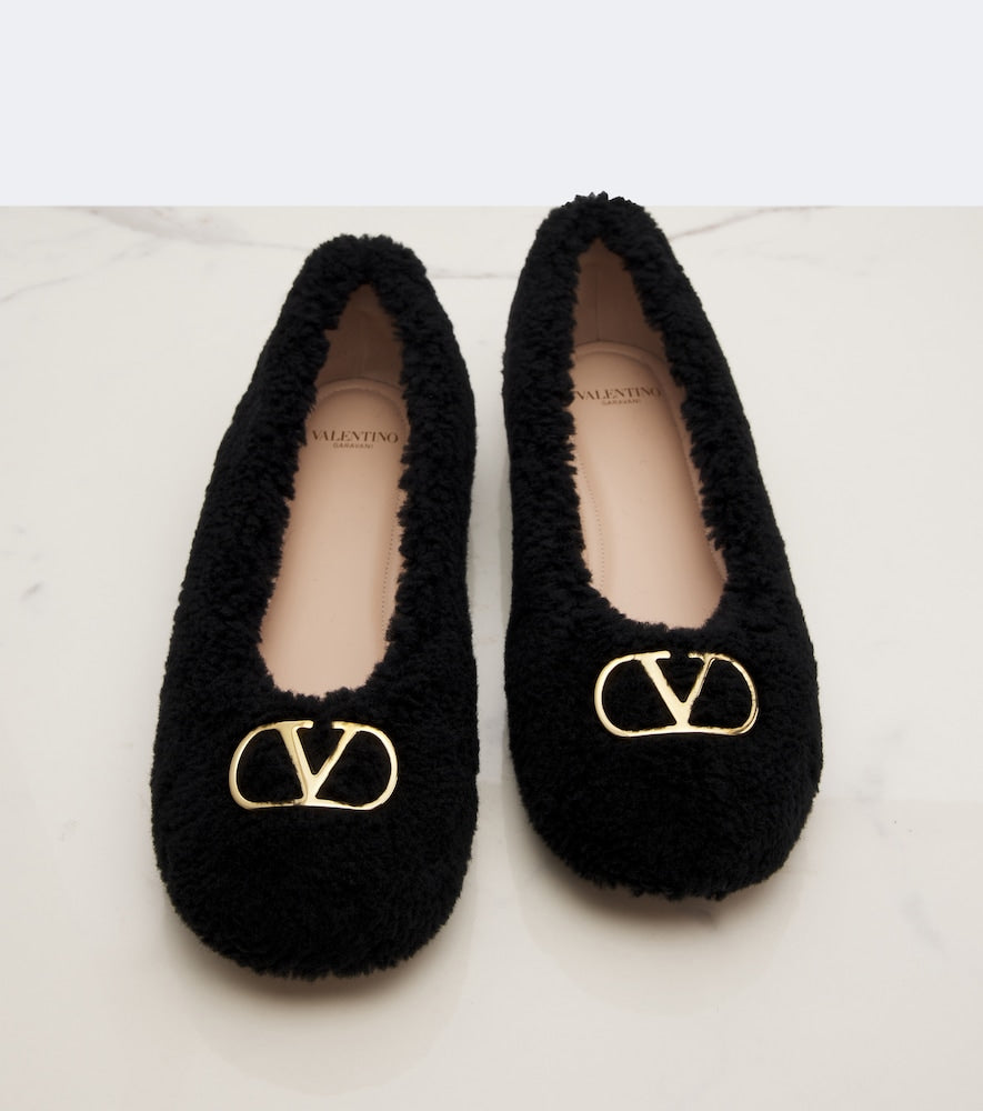Valentino Garavani VLogo teddy ballet flats (Black) - Ballerina Flats