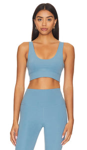 Varley Always Edwards Sports Bra in Blue - Varley - Always Edwards - Soutien-gorge de sport en bleu - Varley Always Edwards 蓝色运动文胸 - Varley Always Edwards Sport-BH in Blau - Varley Always Edwards 스포츠 브라 블루 색상 - Reggiseno sportivo Varley Always Edwards in blu