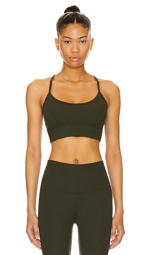 Varley Always Irena Sports Bra in Dark Green - Varley - Soutien-gorge de sport Always Irena en vert foncé - Varley Always Irena 深绿色运动文胸 - Varley Always Irena Sport-BH in Dunkelgrün - Varley Always Irena 스포츠 브라 다크 그린 색상 - Reggiseno sportivo Varley Always Irena in verde scuro