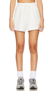 Varley Atrium Short in Ivory - Short Varley Atrium en ivoire - Varley Atrium 象牙色短裤 - Varley Atrium Short in Elfenbein - Varley 아트리움 쇼츠 - Pantaloncini Varley Atrium in avorio