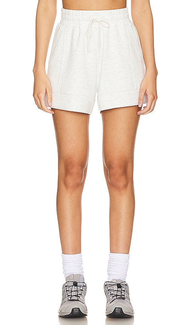 Varley Atrium Short in Ivory - Short Varley Atrium en ivoire - Varley Atrium 象牙色短裤 - Varley Atrium Short in Elfenbein - Varley 아트리움 쇼츠 - Pantaloncini Varley Atrium in avorio