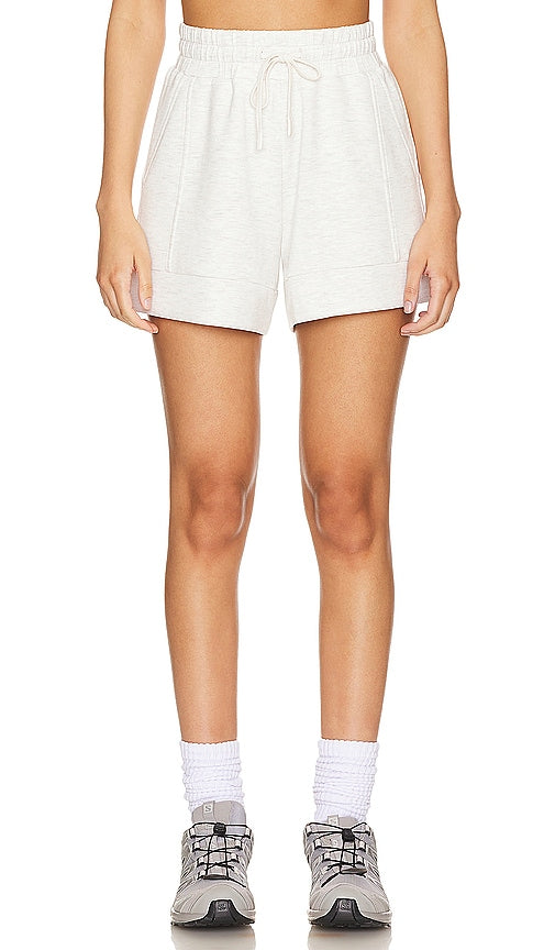 Varley Atrium Short in Ivory - Short Varley Atrium en ivoire - Varley Atrium 象牙色短裤 - Varley Atrium Short in Elfenbein - Varley 아트리움 쇼츠 - Pantaloncini Varley Atrium in avorio
