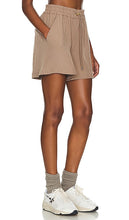 Varley Barket Short in Taupe