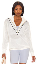 Varley Calva Knit Polo in White - Varley Calva Polo en tricot en blanc - 白色 Varley Calva 针织 Polo 衫 - Varley Calva Strickpolo in Weiß - Varley 칼바 니트 폴로화이트 색상 - Polo Varley Calva in maglia bianca