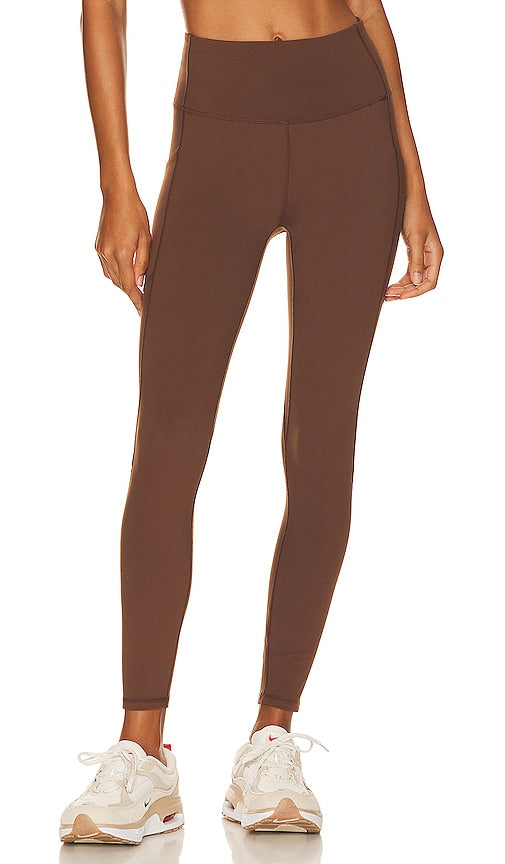 Varley Let's Go Pocket Legging 2.0 in Cognac - Varley Let's Go Pocket Legging 2.0 en Cognac - Varley Let's Go 口袋打底裤 2.0 干邑色 - Varley Let's Go Pocket Legging 2.0 in Cognac - 발리 렛츠 고 포켓 레깅스 2.0 코냑 소재 - Varley Let's Go Pocket Legging 2.0 color cognac